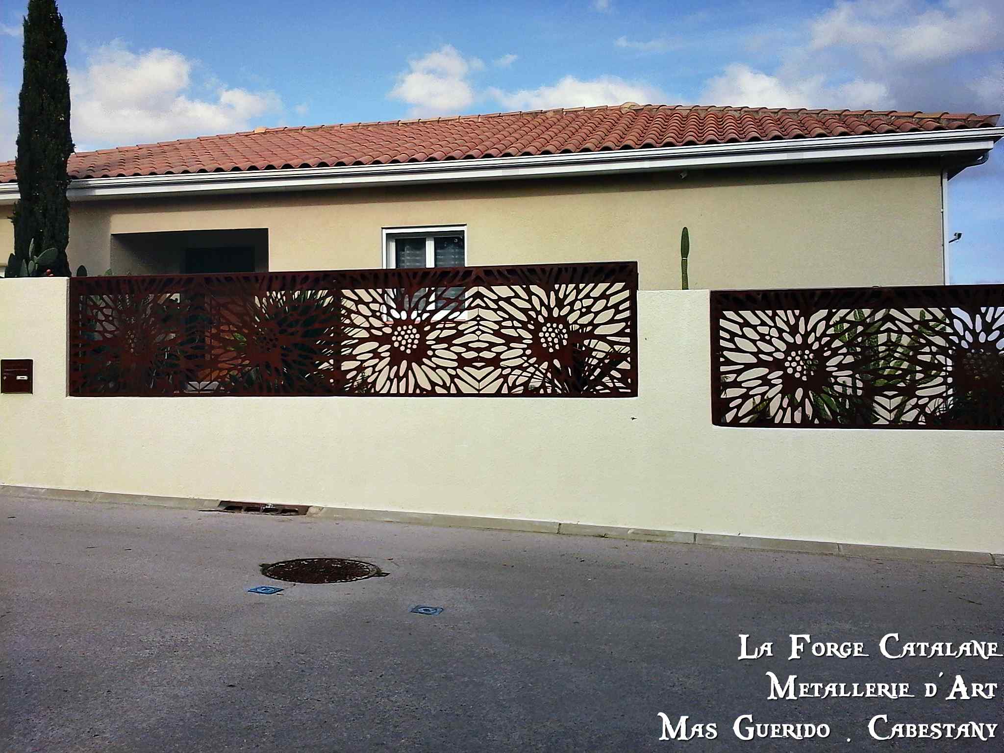 cloture decoupe laser motifs fleurs thermolaquage forge catalane.jpg